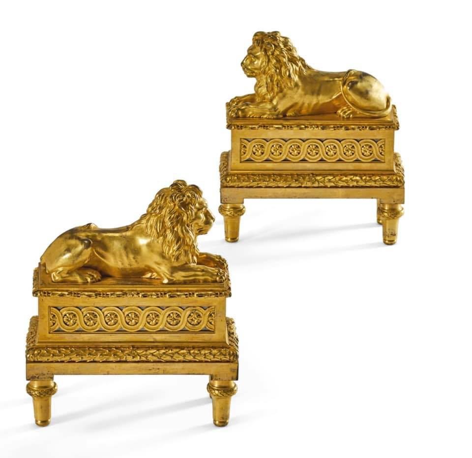 Leones dorados ornamentales