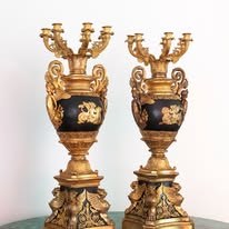 Par de urnas ornamentales